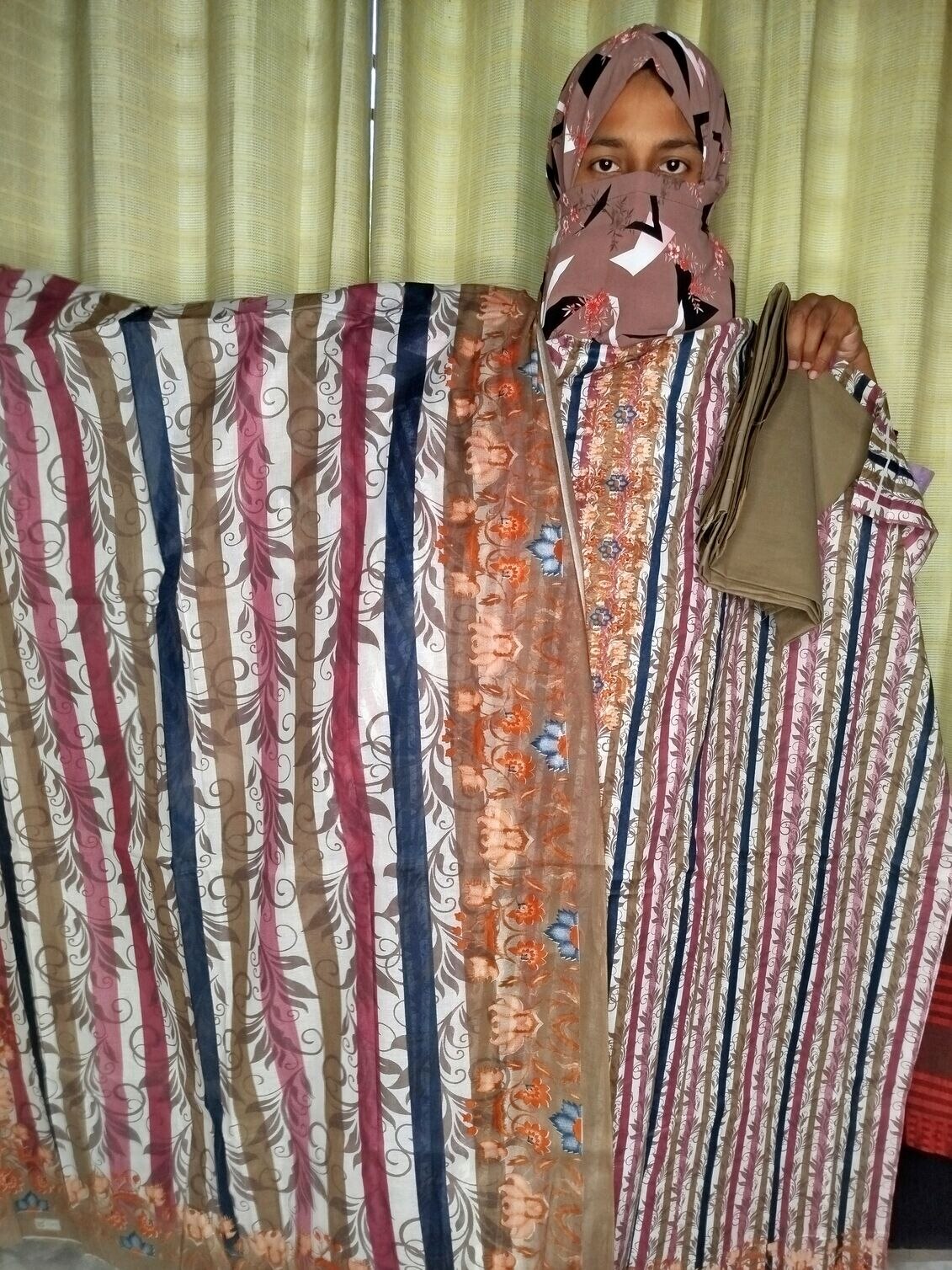 মাল্টিকালার স্ট্রাইপড থ্রি-পিস সেট (৫ হাত নামাজি ওড়না সহ)